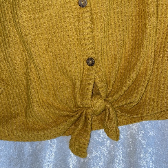 Button down waffle tie front top - Picture 2 of 5